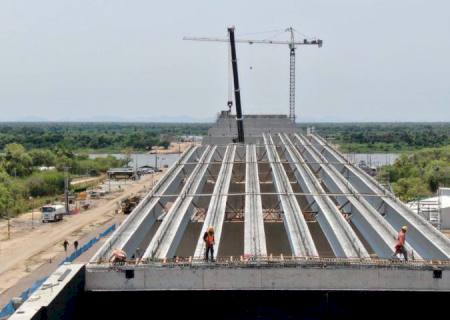 Ponte Bioceânica recebe vigas no lado paraguaio e obras avançam